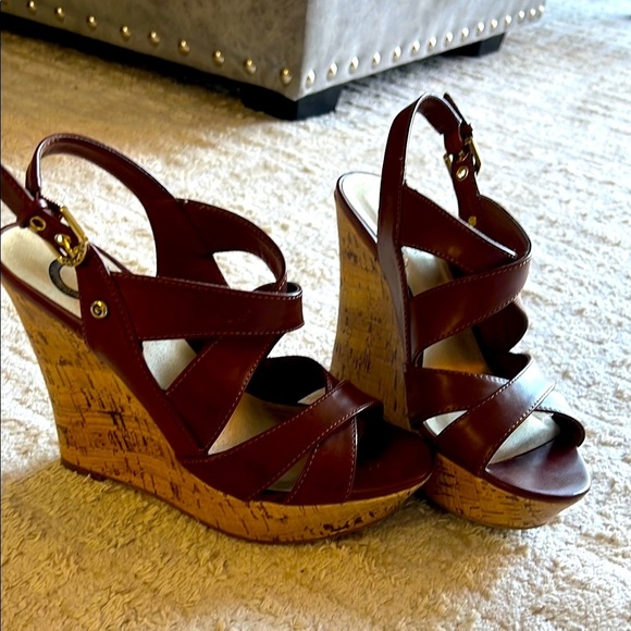 🤩SUPER SALE 🤩Guess Brown Leather Wedge Sandals with Strappy Design - Picture 2 of 12